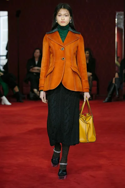 Look 11